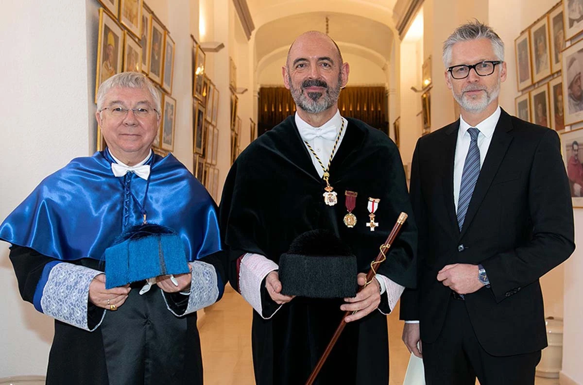 Honorary doctorate for AQT co-founder Rainer Blatt Honorary doctorate for AQT co-founder Rainer Blatt