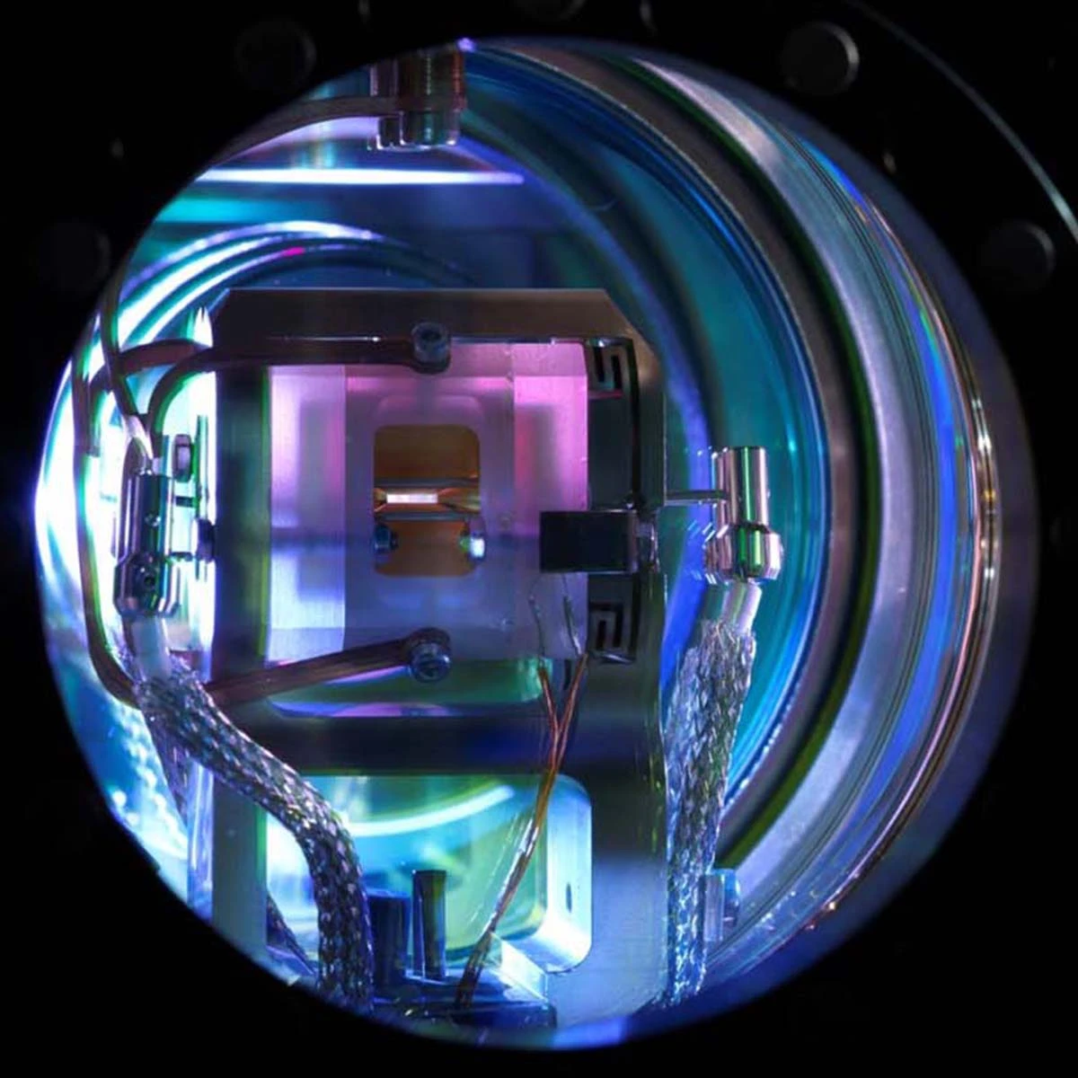 AQT at the World of QUANTUM AQT at the World of QUANTUM