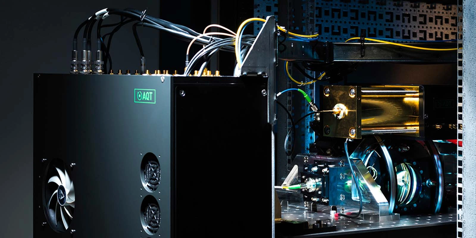 Rack-mounted ion-trap quantum processor Rack-mounted ion-trap quantum processor