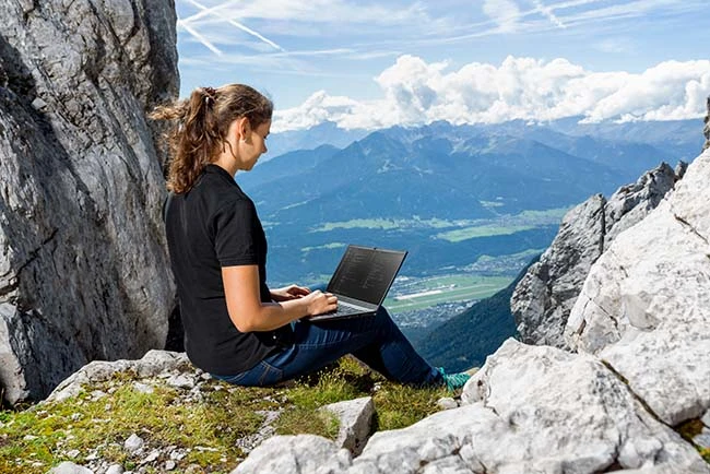 Cloud access to the latest quantum computer technology Cloud access to the latest quantum computer technology