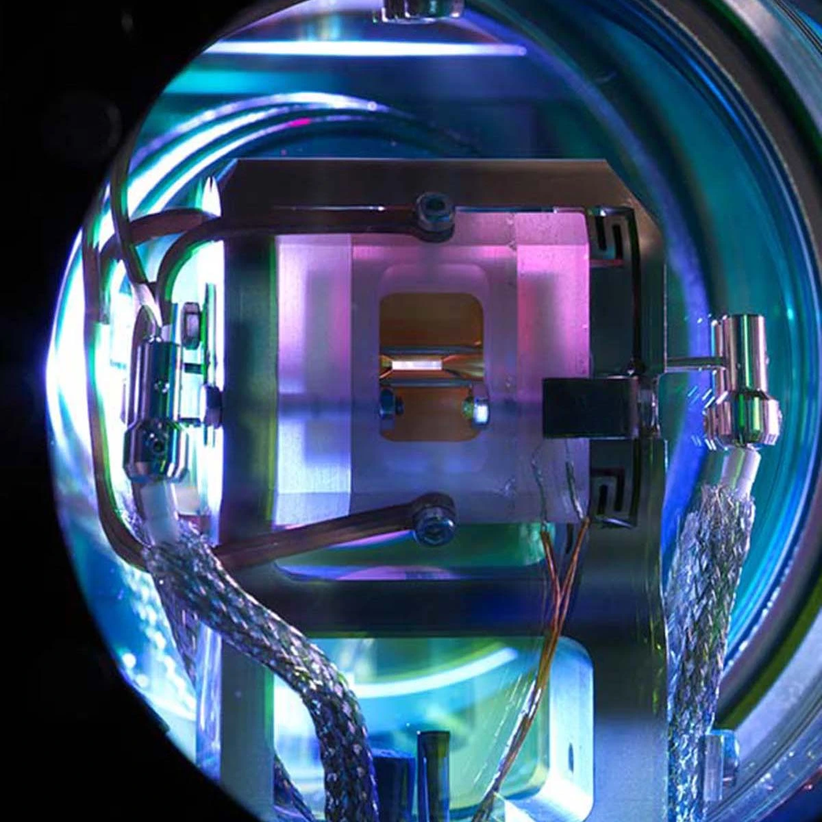 The system is the first commercial 19-inch rack-mounted room-temperature quantum computer