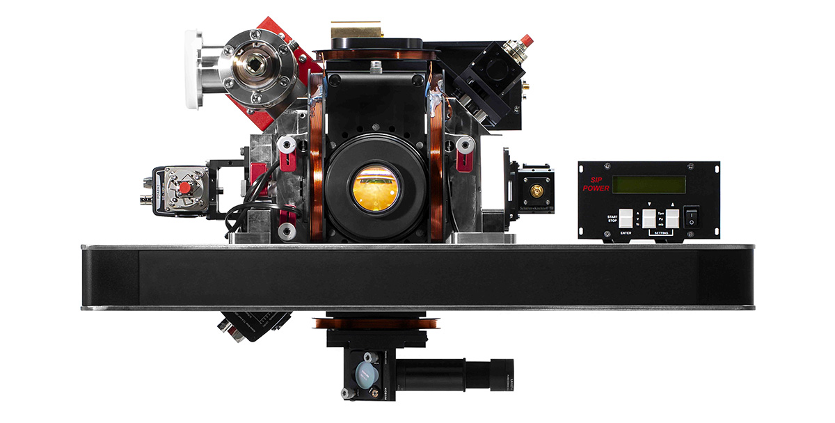 Quantum processor PINE SET-UP by AQT, seamless for the integration in a 19-inch rack or laboratory infrastructure.